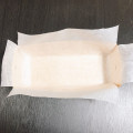 クッキングペーパーをハサミでカットして焼き型に敷き詰めます ドライフルーツパウンドケーキクリスマス版(2019/12/26)